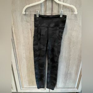 Lululemon Black Leggings Size 0 Camo